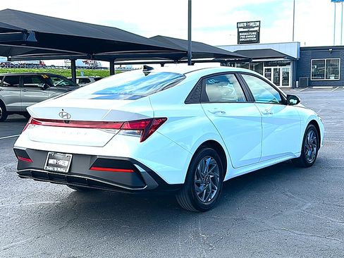 Used 2024 Hyundai Elantra SEL FWD image 8