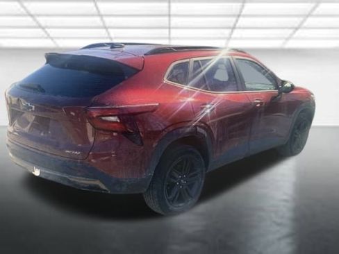 Used 2024 Chevrolet Trax ACTIV image 2