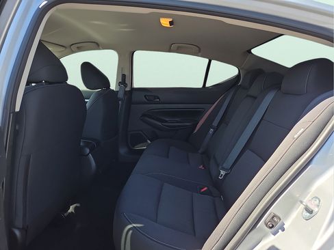 Used 2023 Nissan Altima 2.5 SV FWD image 11