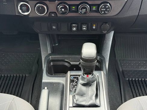 Used 2018 Toyota Tacoma TRD Off-Road AWD/4WD image 27