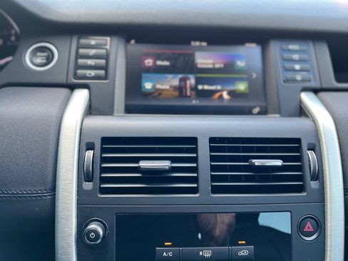 Used 2019 Land Rover Discovery Sport SE AWD/4WD image 15