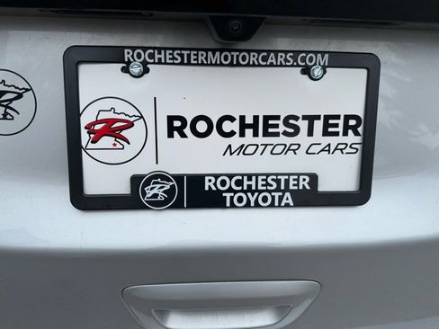 Used 2023 Chrysler Voyager LX image 40