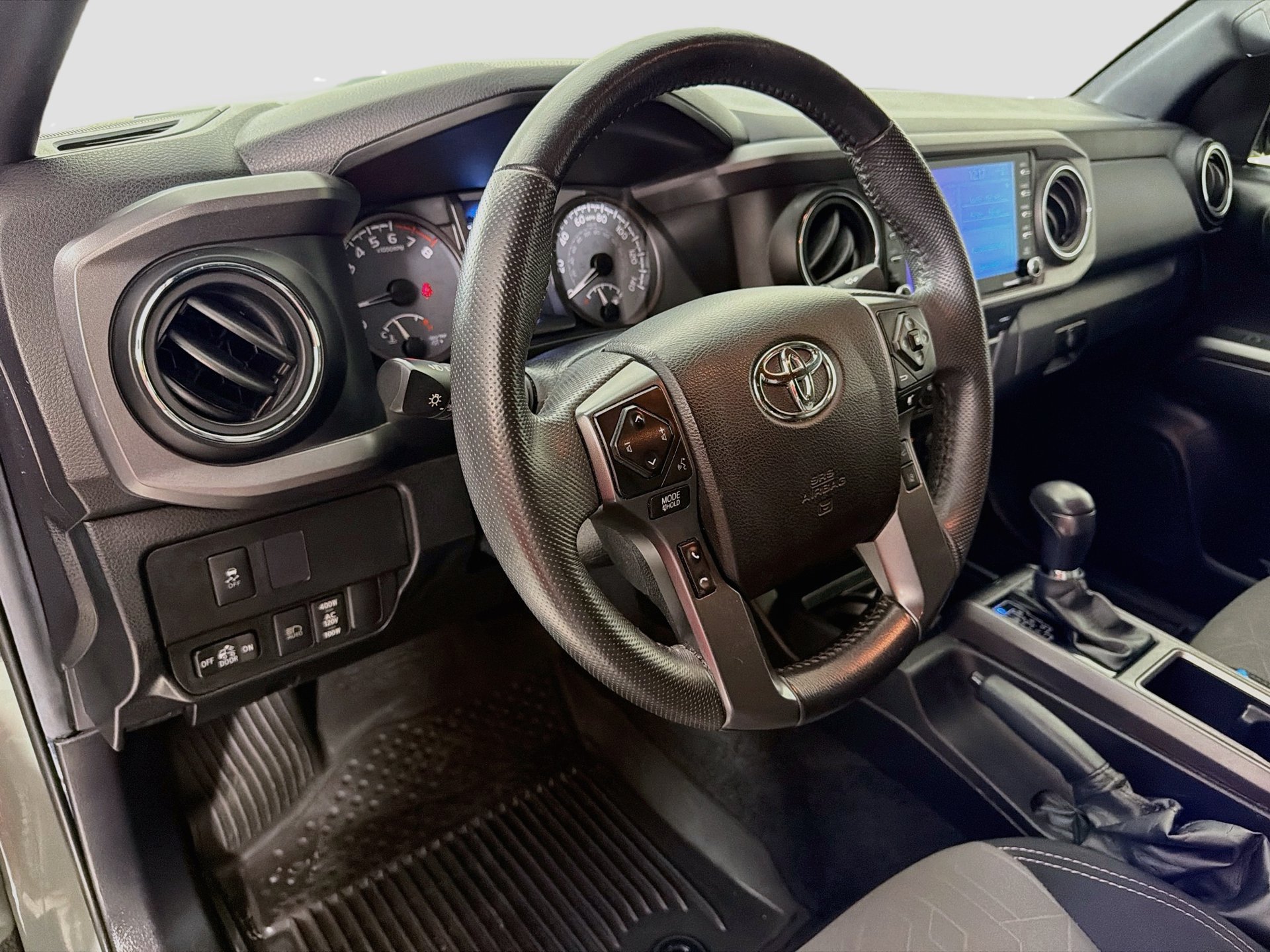Used 2022 Toyota Tacoma TRD Sport w/ Technology Package AWD/4WD image 10