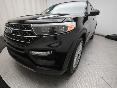 Used 2023 Ford Explorer XLT w/ Equipment Group 202A AWD/4WD image 12
