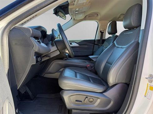 Used 2025 Ford Explorer Active w/ Active Comfort Package image 9