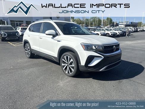 New 2024 Volkswagen Taos SE image 1