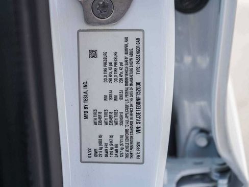 Used 2022 Tesla Model 3 Long Range AWD/4WD image 29