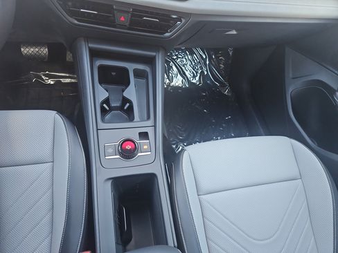 New 2025 Volkswagen Tiguan SE image 30