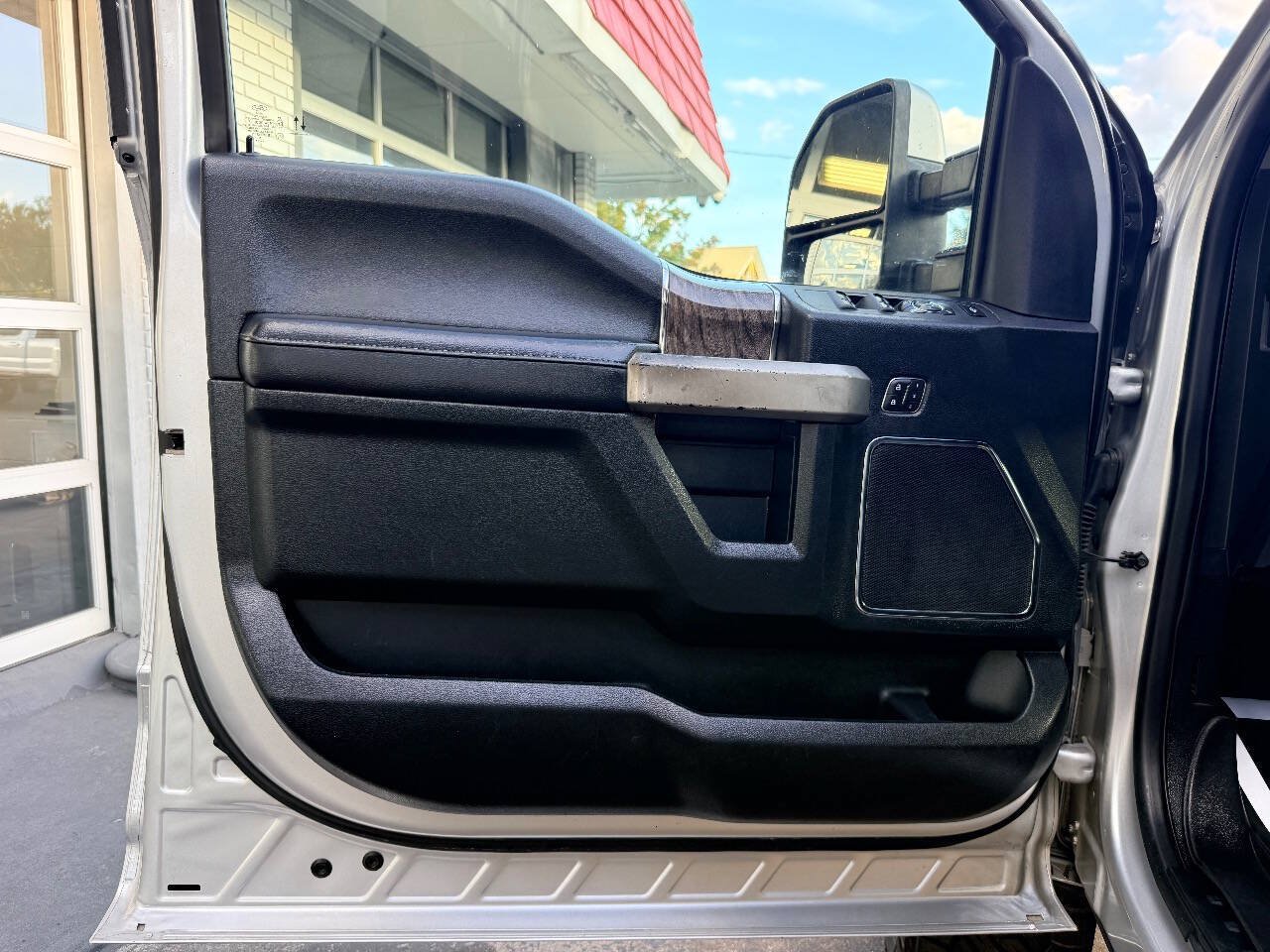 Used 2019 Ford F250 Lariat w/ Lariat Ultimate Package AWD/4WD image 17