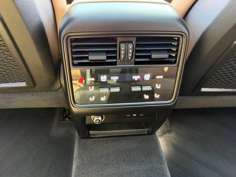 Certified 2024 Porsche Cayenne S AWD/4WD image 28