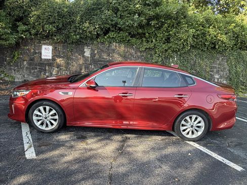 Used 2018 Kia Optima S FWD image 8