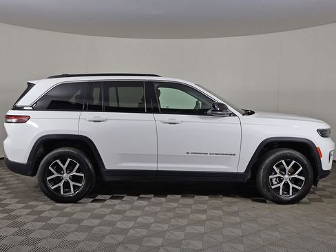 Used 2024 Jeep Grand Cherokee Limited w/ Trailer Tow Package AWD/4WD image 20