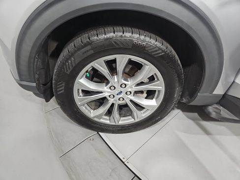Used 2021 Ford Explorer Limited w/ Equipment Group 301A AWD/4WD image 27
