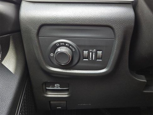 New 2025 Jeep Grand Cherokee L Laredo image 24