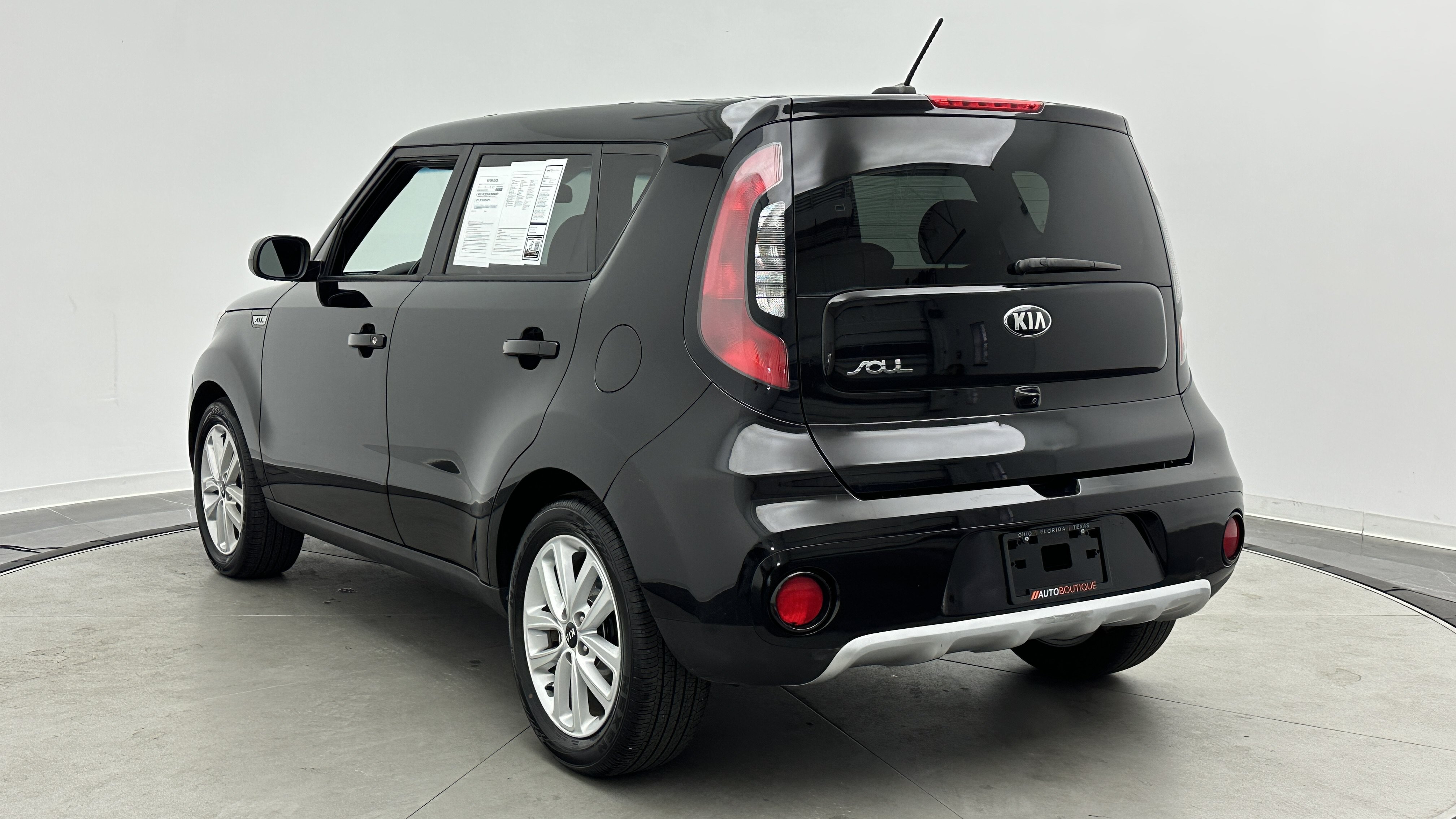 Used 2017 Kia Soul + FWD image 4