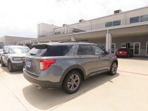 Certified 2023 Ford Explorer XLT w/ Equipment Group 202A RWD image 9