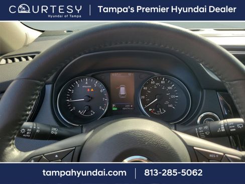 Used 2019 Nissan Rogue SL w/ Premium Package image 32