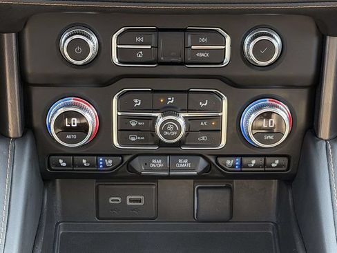 Used 2023 GMC Yukon XL AT4 w/ Technology Package AWD/4WD image 15