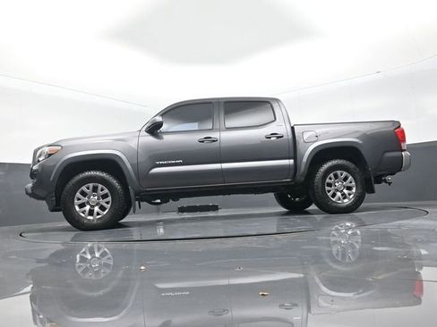 Used 2017 Toyota Tacoma SR5 image 20
