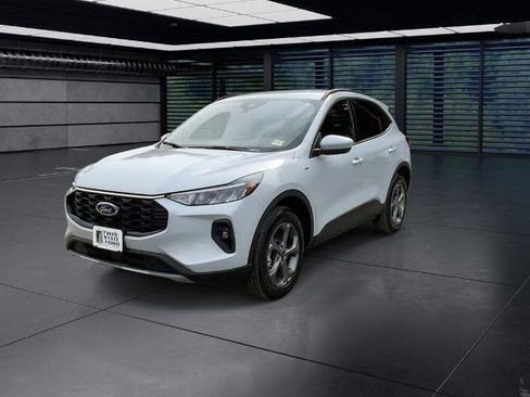 Certified 2025 Ford Escape ST-Line Select AWD/4WD image 5