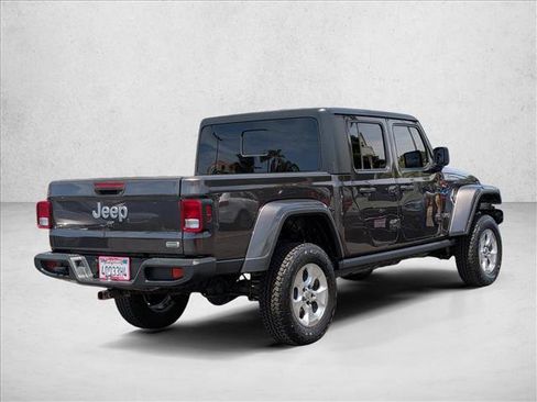 Certified 2020 Jeep Gladiator Overland AWD/4WD image 6