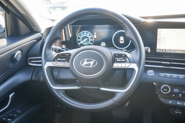 Certified 2025 Hyundai Elantra SEL FWD image 18