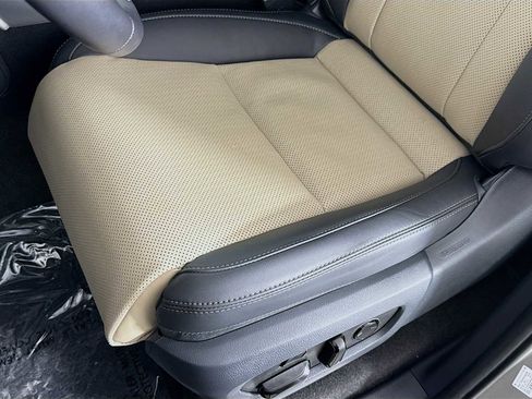 Used 2024 Lexus GX 550 image 20