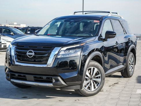 Used 2025 Nissan Pathfinder SL FWD image 1