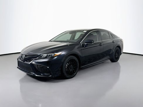 Used 2023 Toyota Camry SE FWD image 4
