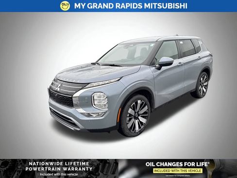 New 2026 Mitsubishi Outlander SE AWD/4WD image 3