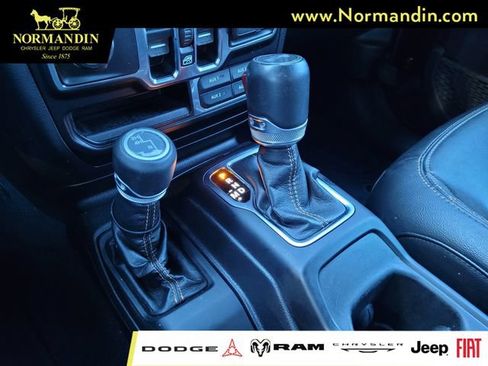 Used 2022 Jeep Wrangler Unlimited Sahara AWD/4WD image 12