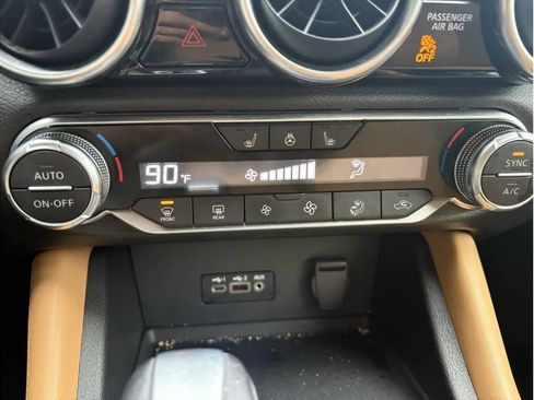 Used 2023 Nissan Sentra SV w/ SV Premium Package image 17