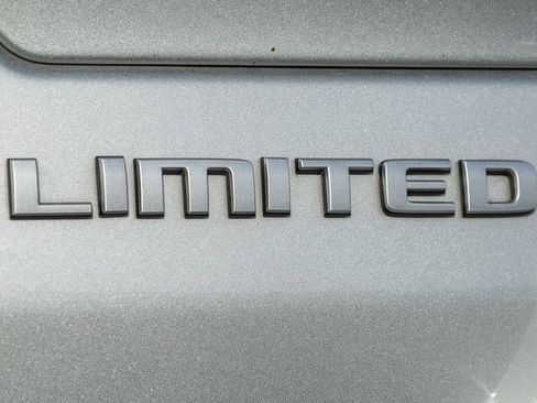 Used 2025 Jeep Grand Cherokee Limited w/ Luxury Tech Group II image 6