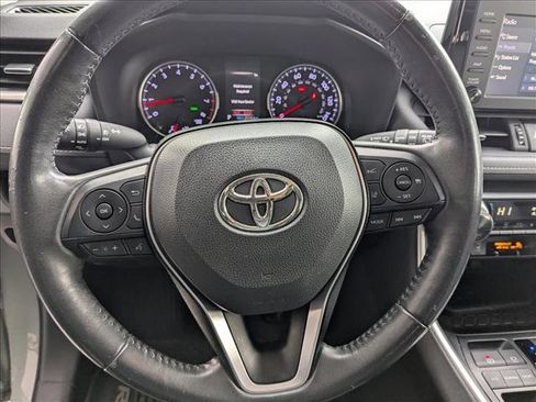 Used 2019 Toyota RAV4 XLE Premium image 11