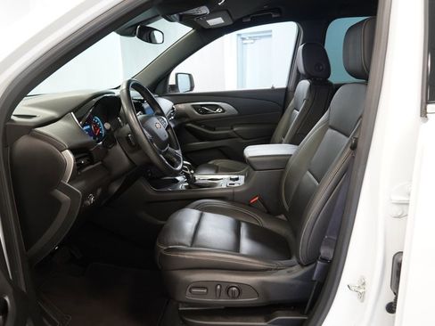 Used 2023 Chevrolet Traverse LT image 4