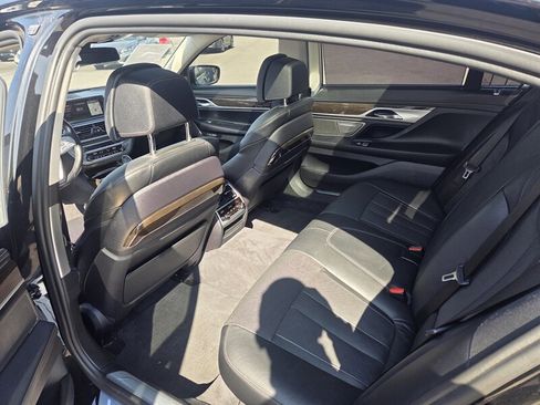 Used 2018 BMW 740i xDrive AWD/4WD image 11