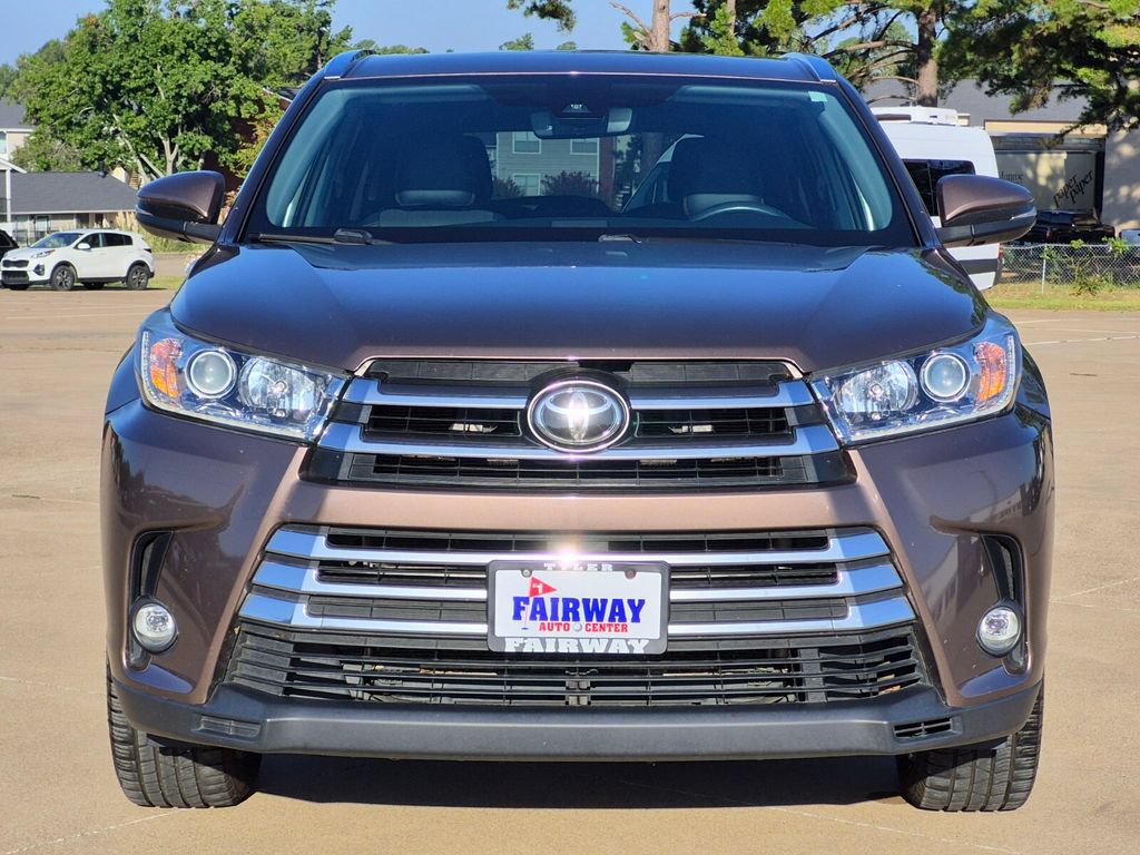 Used 2019 Toyota Highlander Limited FWD image 2