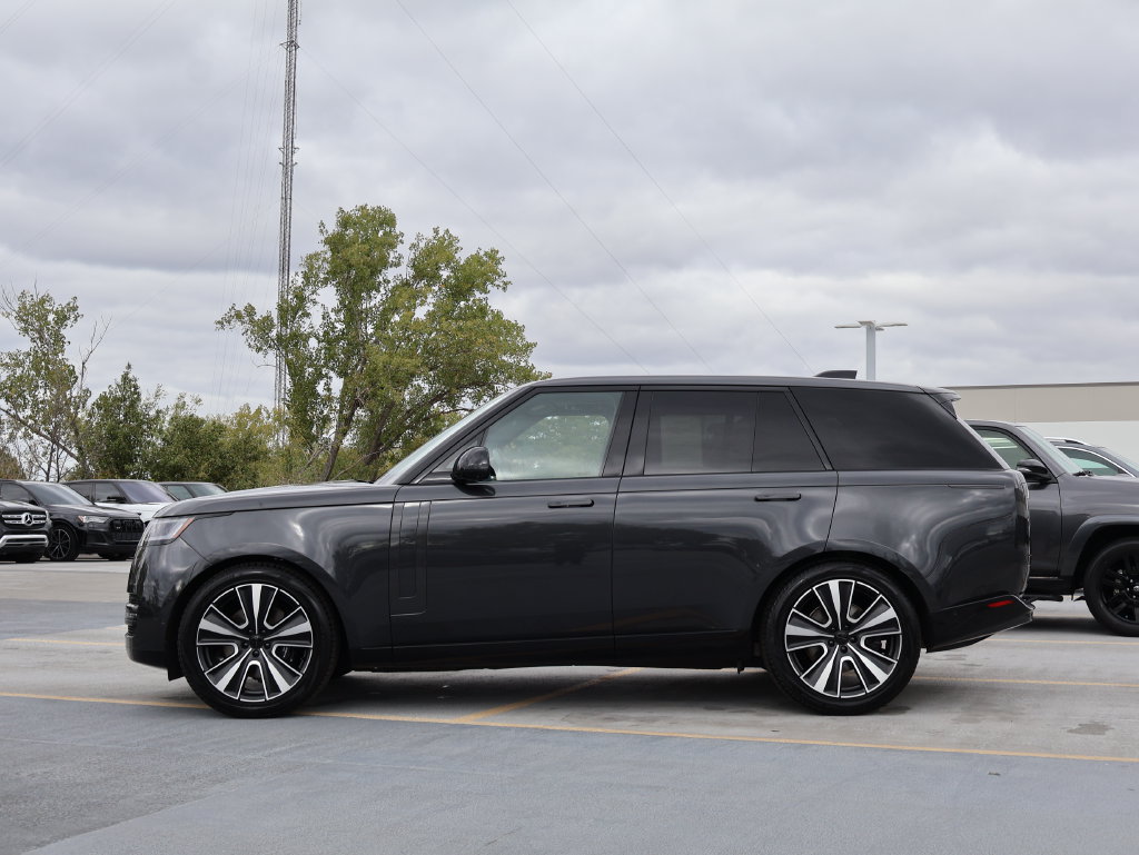 Used 2026 Land Rover Range Rover SE AWD/4WD image 4