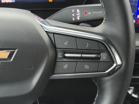 Used 2025 Chevrolet Traverse LT image 19