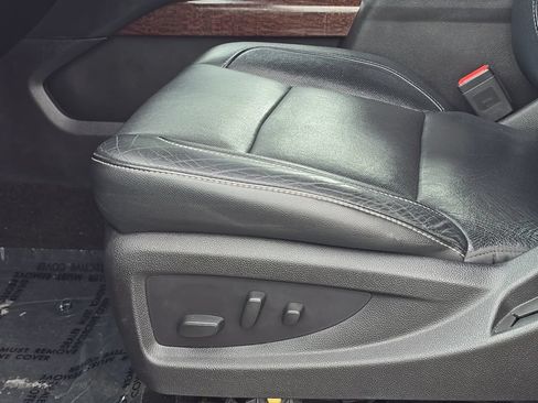 Used 2017 GMC Yukon SLT AWD/4WD image 21