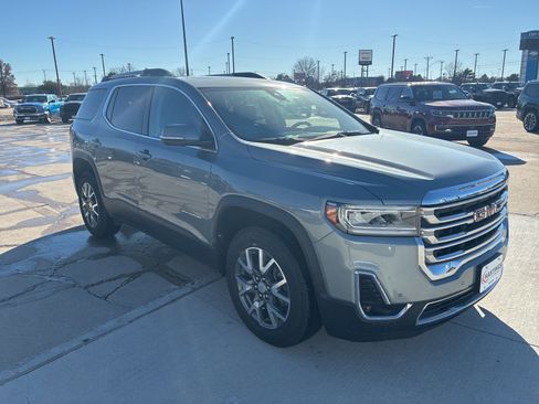 Used 2023 GMC Acadia SLT w/ LPO, Floor Liner Package image 9