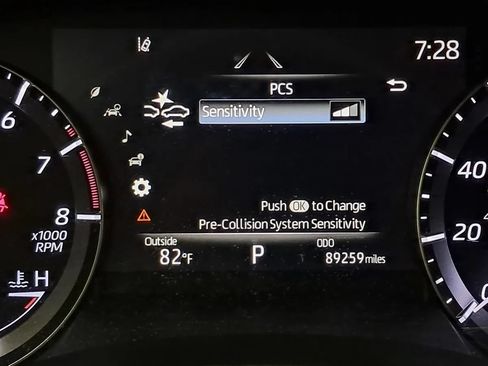 Used 2021 Toyota Highlander XLE FWD image 10