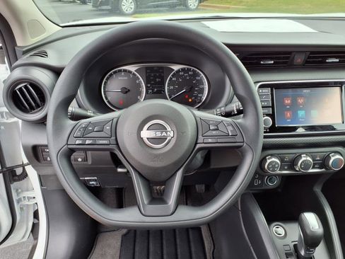 New 2025 Nissan Kicks Play S image 12