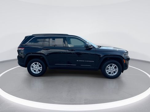 Used 2024 Jeep Grand Cherokee Laredo w/ Luxury Tech Group I AWD/4WD image 10