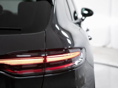Used 2025 Porsche Macan image 38