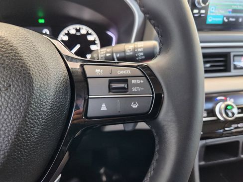 Used 2025 Honda Pilot Touring image 29