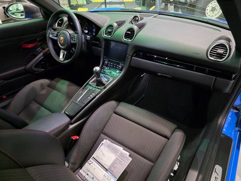 Used 2023 Porsche 718 Cayman w/ Premium Package RWD image 82
