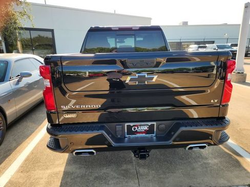 Used 2025 Chevrolet Silverado 1500 LT Trail Boss w/ LT Trail Boss Premium Package AWD/4WD image 5