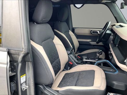 Used 2023 Ford Bronco Wildtrak image 7