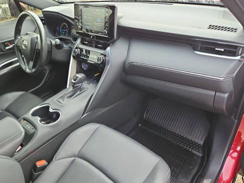 Used 2022 Toyota Venza LE image 25